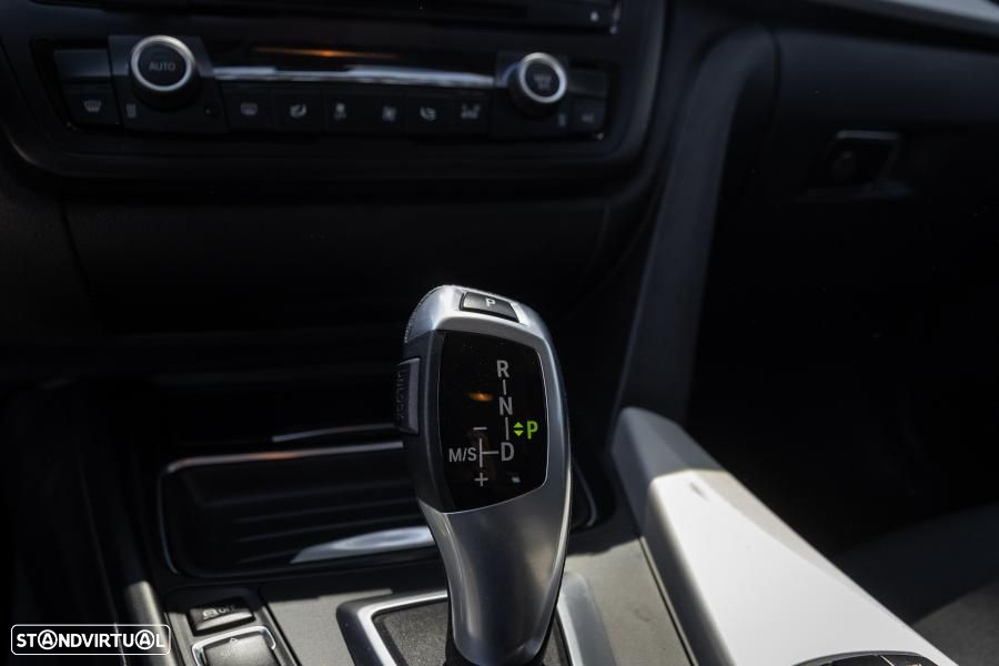 BMW 320 d Touring Auto - 32