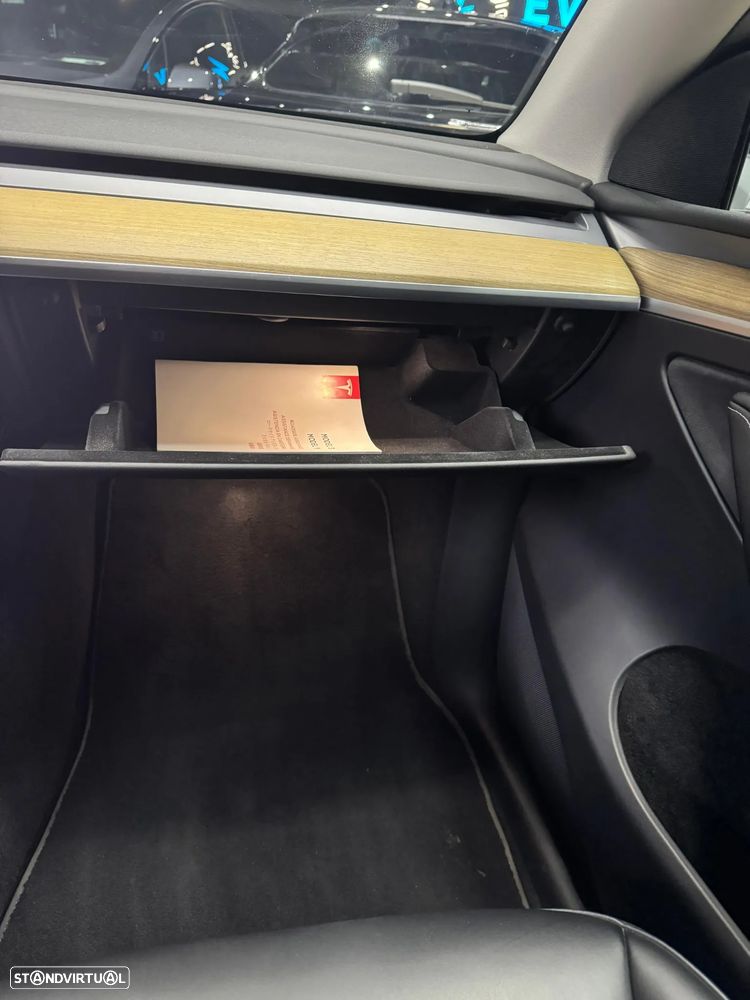 Tesla Model Y Long Range Dual Motor AWD - 14