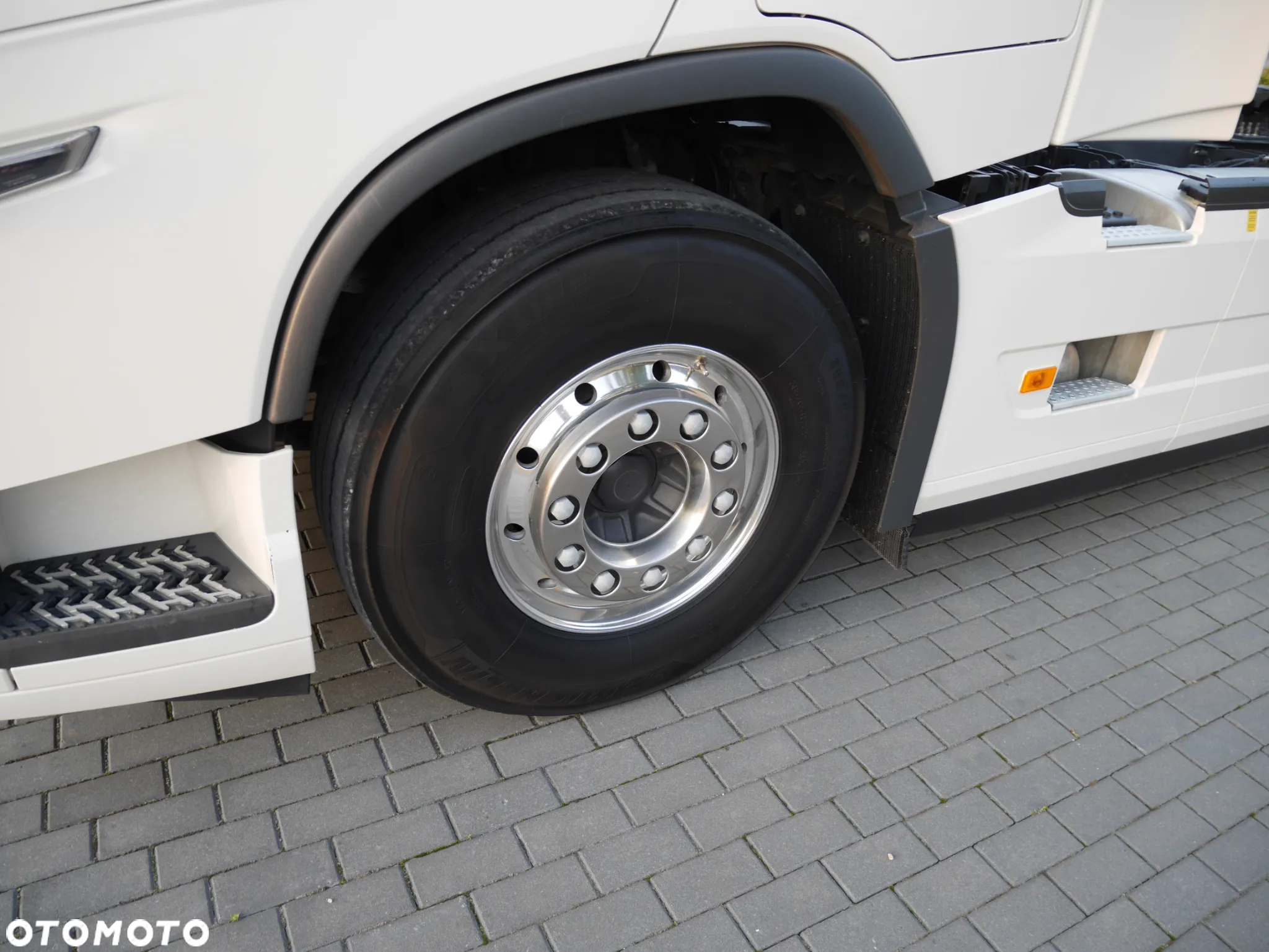 Volvo FH 16 750 KM/ XXL / FULL OPCJA/ STANDARD/ EURO-6 - 12