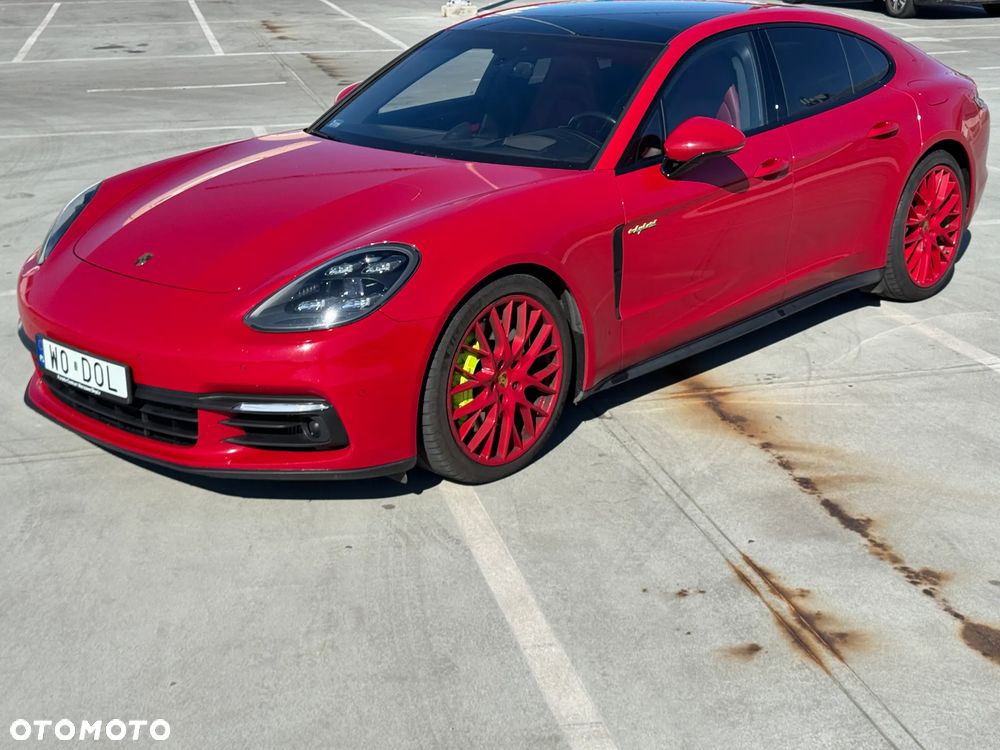 Porsche Panamera 4 E-Hybrid - 4
