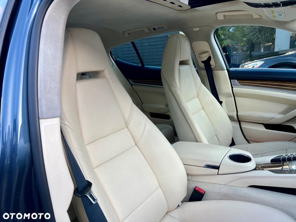 Porsche Panamera Turbo - 12