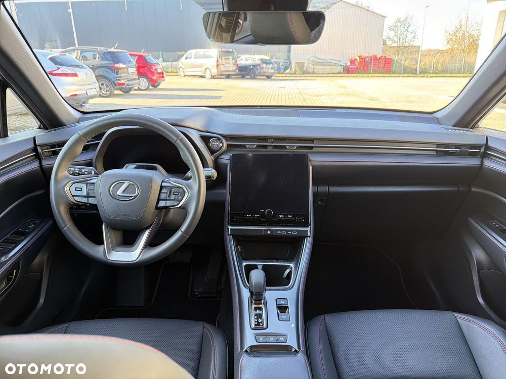 Lexus LBX - 10