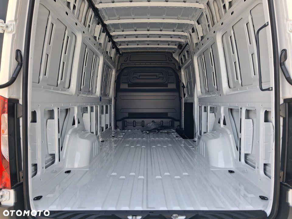 Mercedes-Benz Sprinter - 10