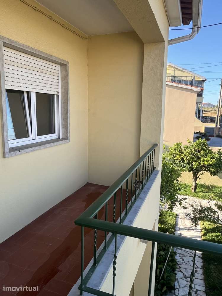 T3 para Arrendamento – 1.º Andar de Moradia | Vila Fria – Porto Salvo - Grande imagem: 2/11