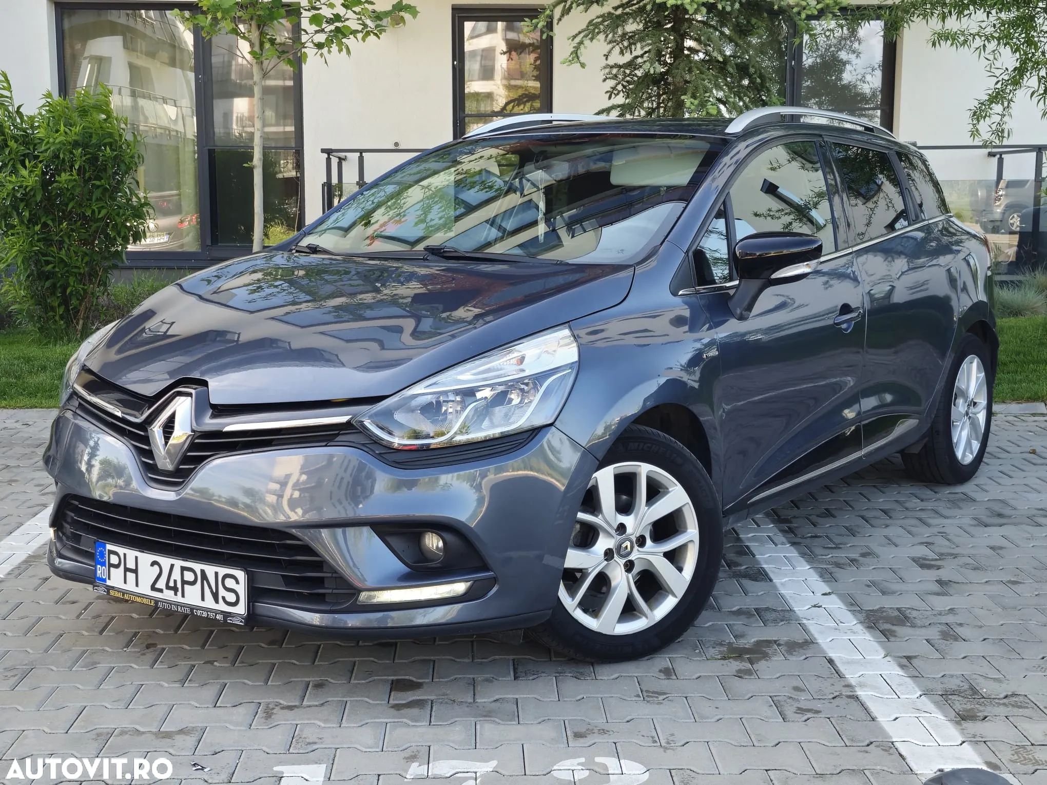 Renault Grand Scenic - 1