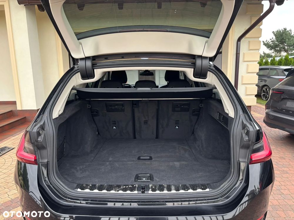 BMW Seria 3 318d - 13