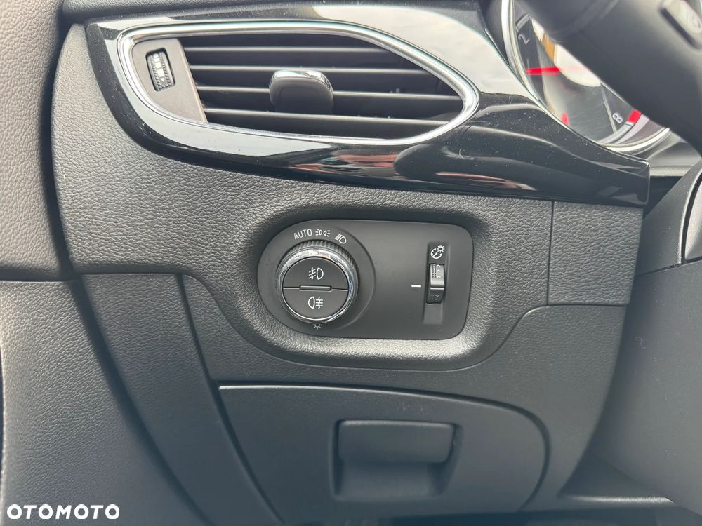 Opel Astra 1.4 T Dynamic S&S - 25