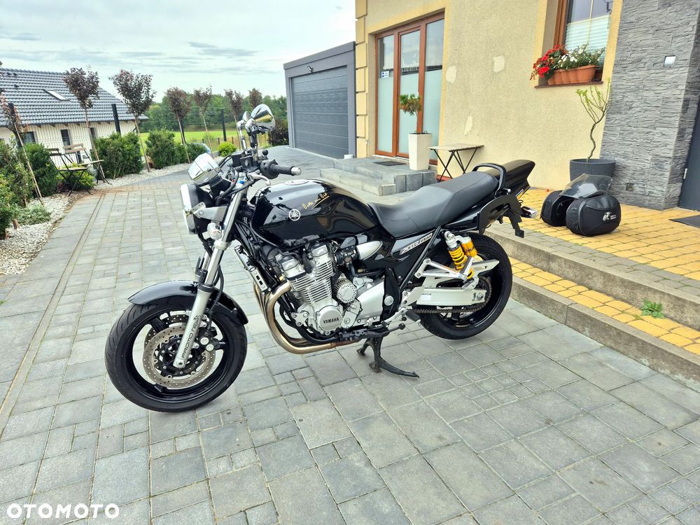 Yamaha XJR - 15