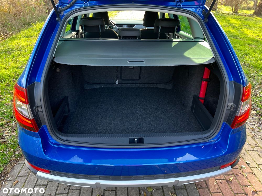 Skoda Octavia Scout 2.0 TDI 4x4 DSG - 9