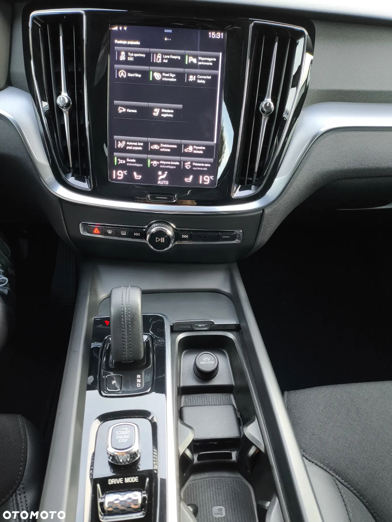 Volvo V60 Cross Country - 18