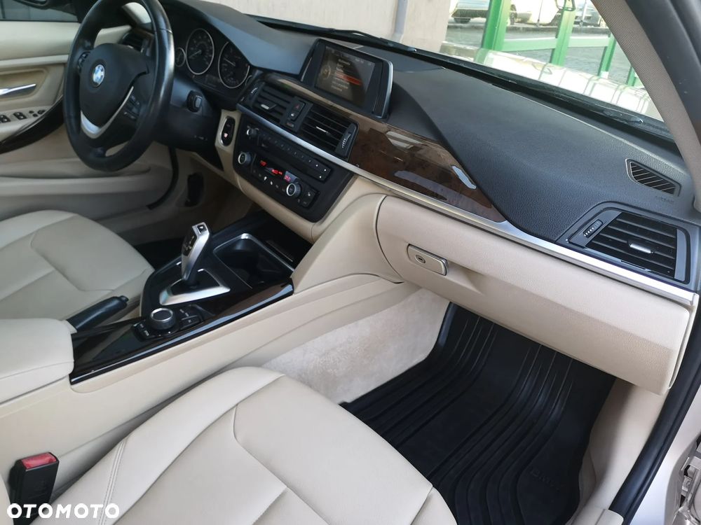 BMW Seria 3 330i xDrive - 11