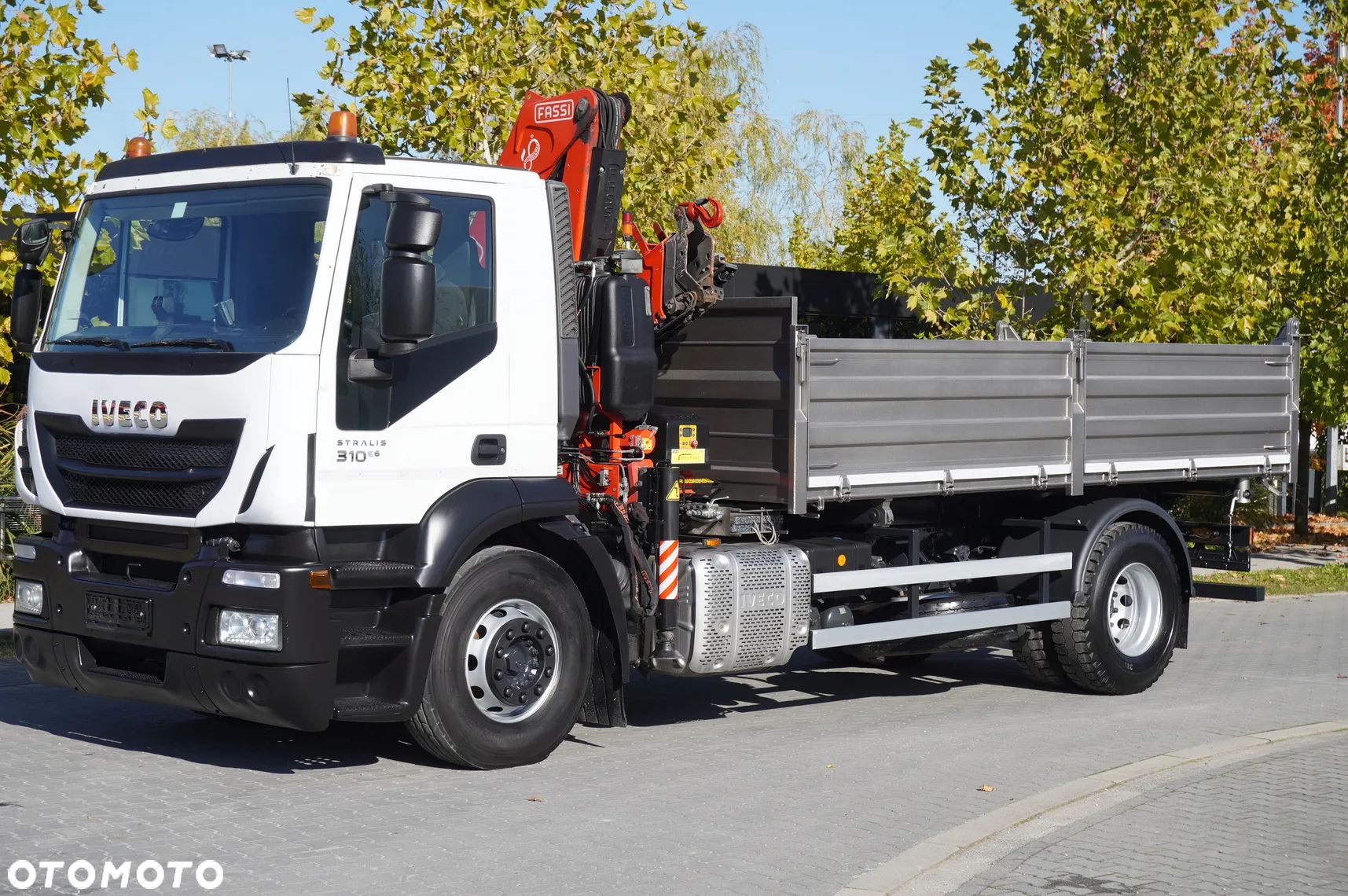 Iveco Stralis 310 E6 / NOWA Wywrotka 3-stronna / Dźwig Fassi F135 z pilotem - 7