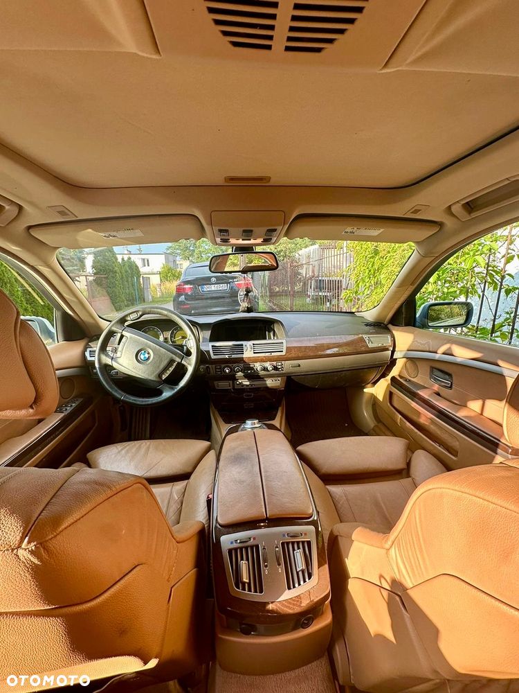 BMW Seria 7 750i - 5