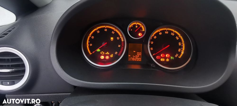 Opel Corsa 1.4 16V Satellite - 12