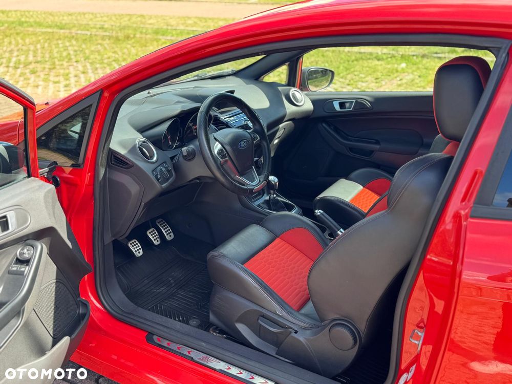 Ford Fiesta ST2 - 13