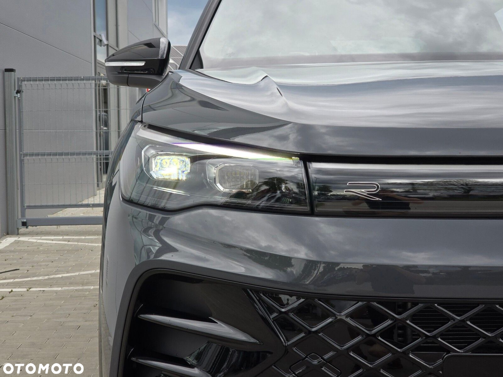 Volkswagen Tiguan - 11