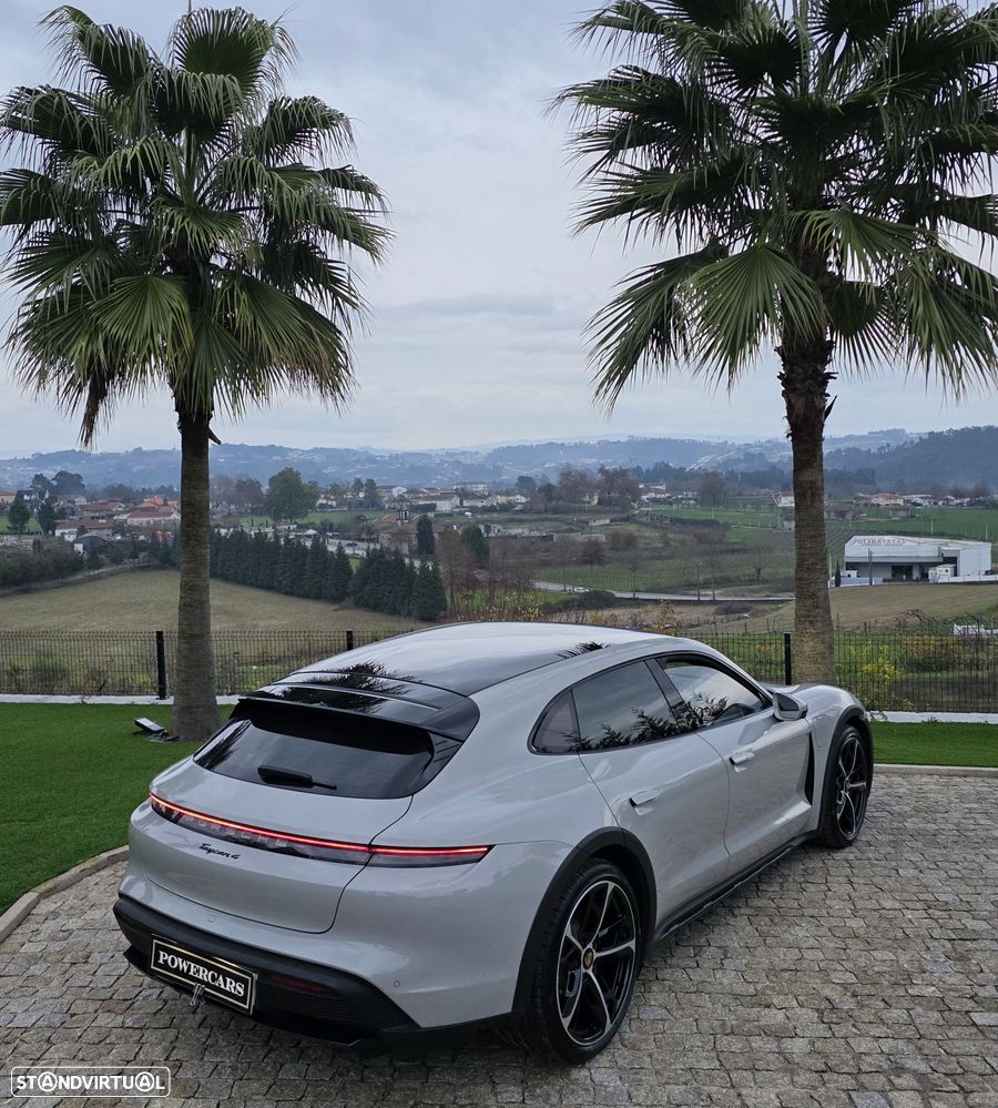 Porsche Taycan Cross Turismo 4 - 12