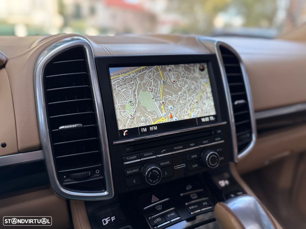 Porsche Cayenne - 14