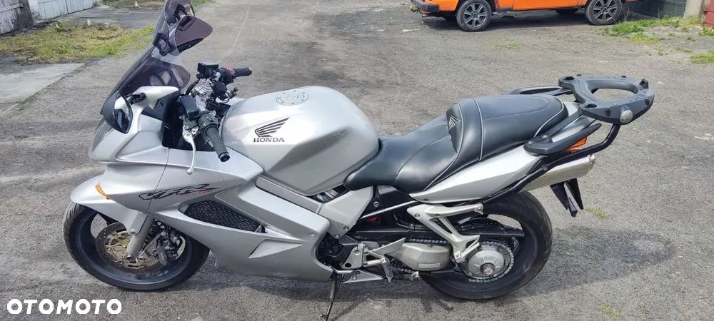 Honda VFR - 2