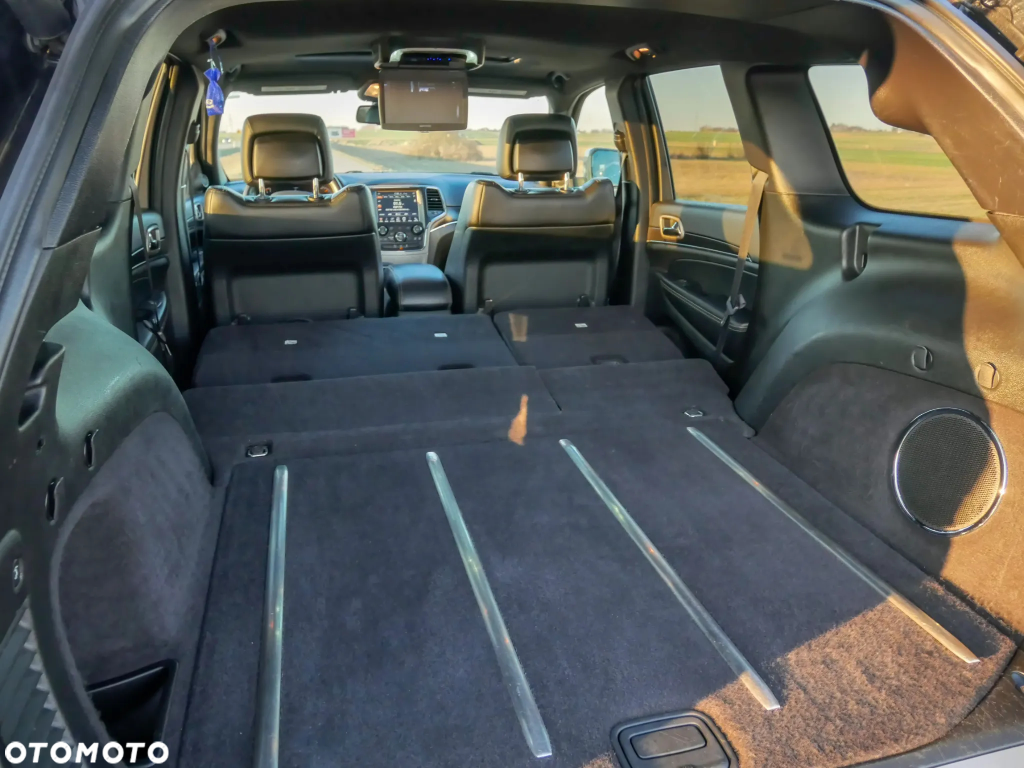 Jeep Grand Cherokee - 12