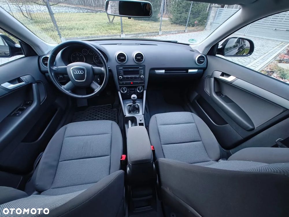 Audi A3 Sportback 1.6 TDI DPF Ambiente - 18