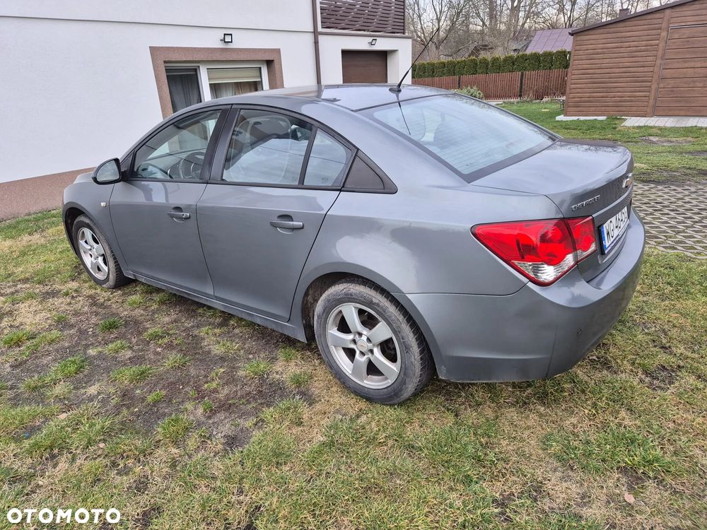 Chevrolet Cruze 1.6 Base - 4