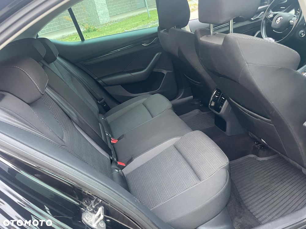 Skoda Octavia 2.0 TDI SCR Style DSG - 8