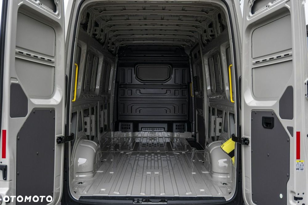 Volkswagen Crafter - 11