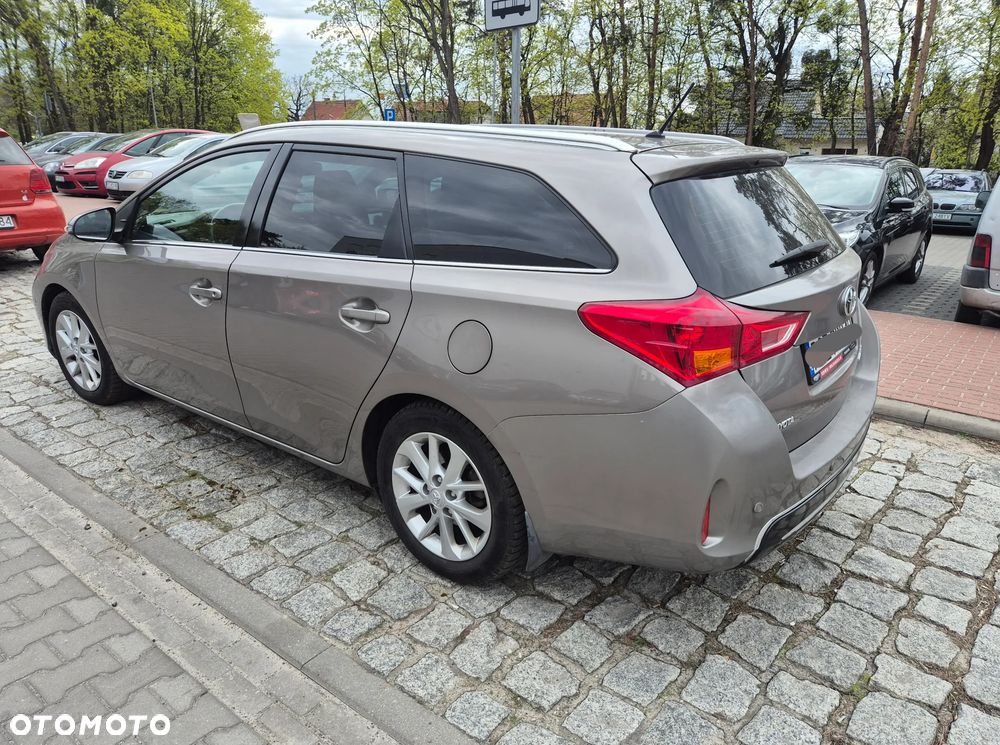 Toyota Auris 2.0 D-4D Prestige - 2