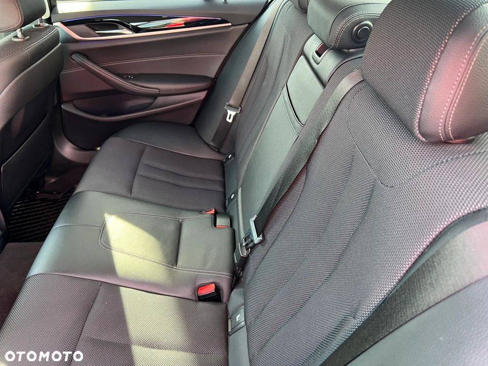 BMW Seria 5 520d Sport Line - 35