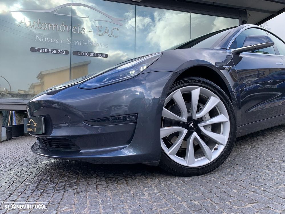 Tesla Model 3 - 3