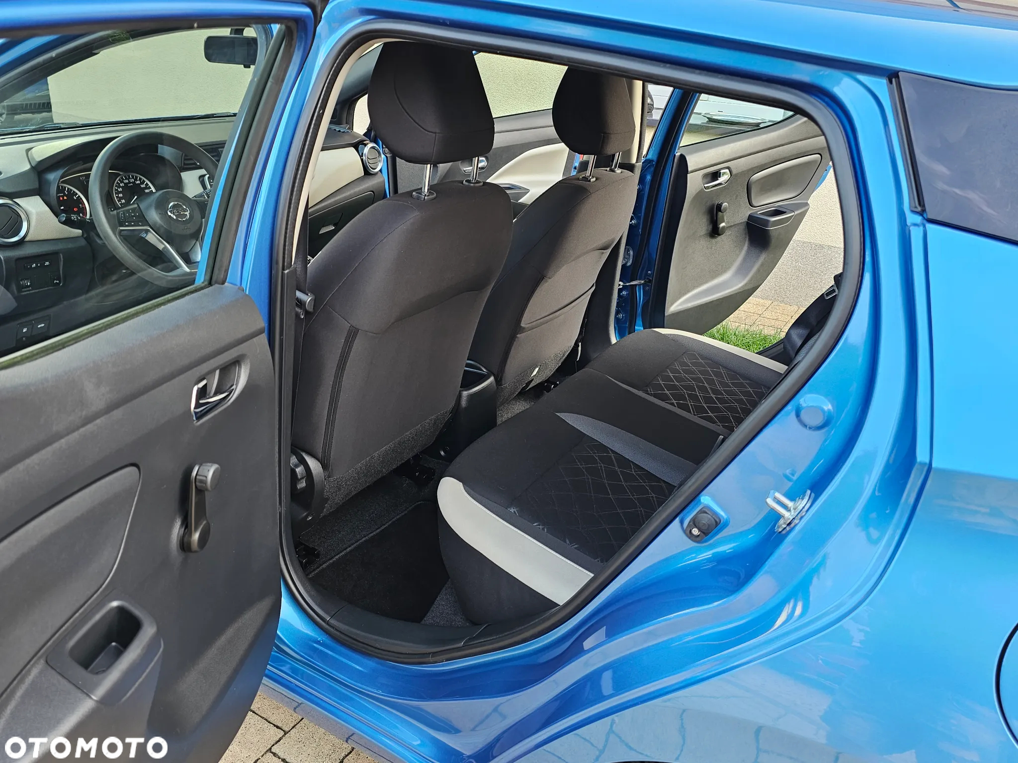 Nissan Micra 1.0 Visia Plus - 28