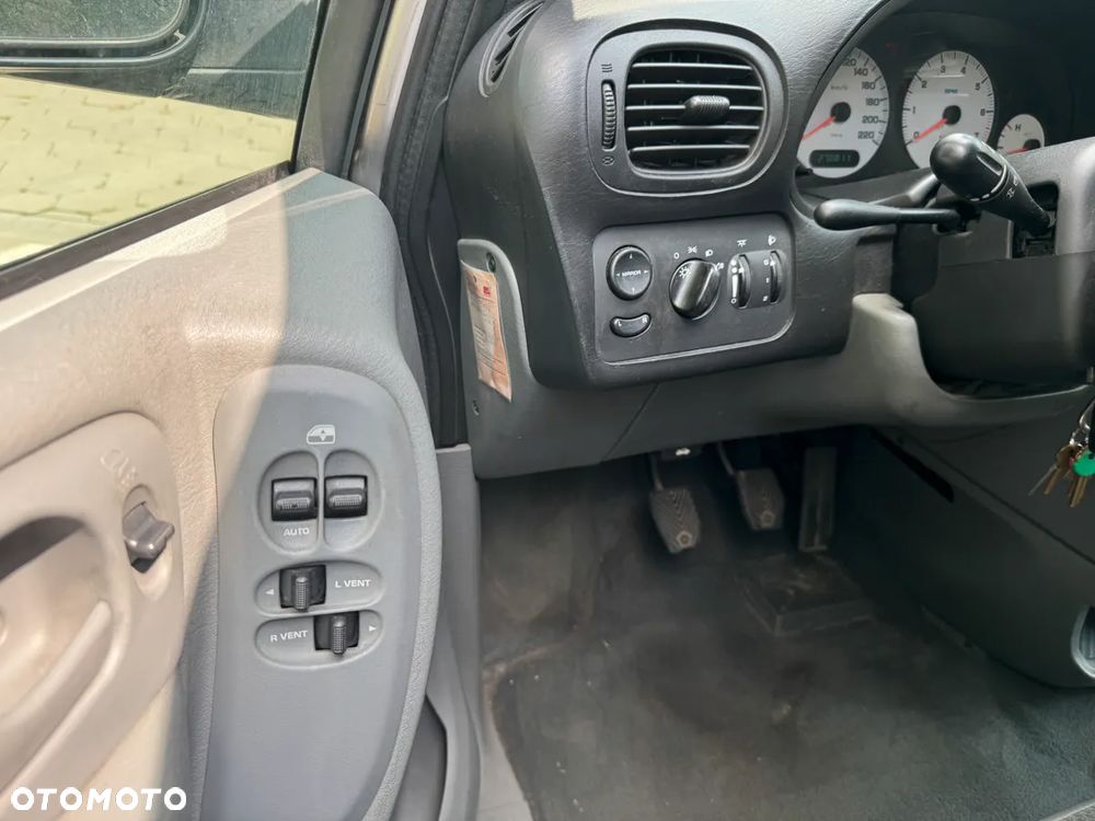 Chrysler Voyager - 16
