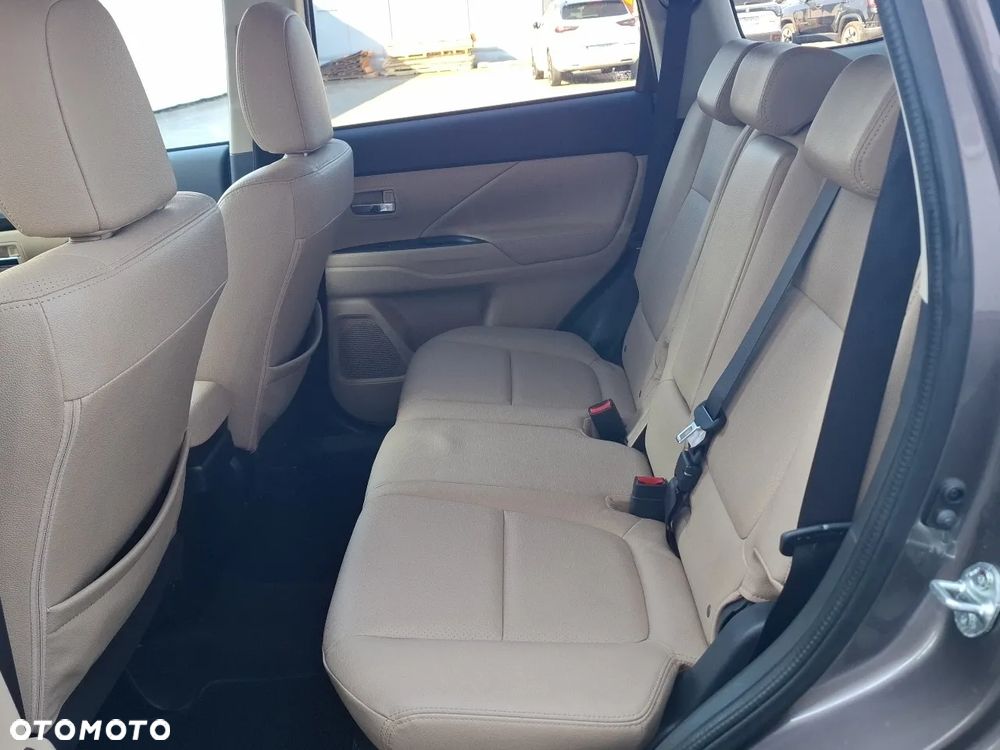 Mitsubishi Outlander 2.0 Instyle SDA 4WD CVT - 15