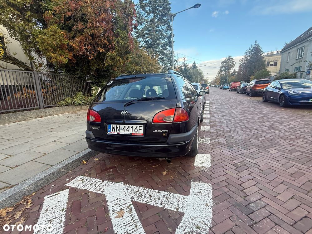 Toyota Avensis 2.0 Sol - 8