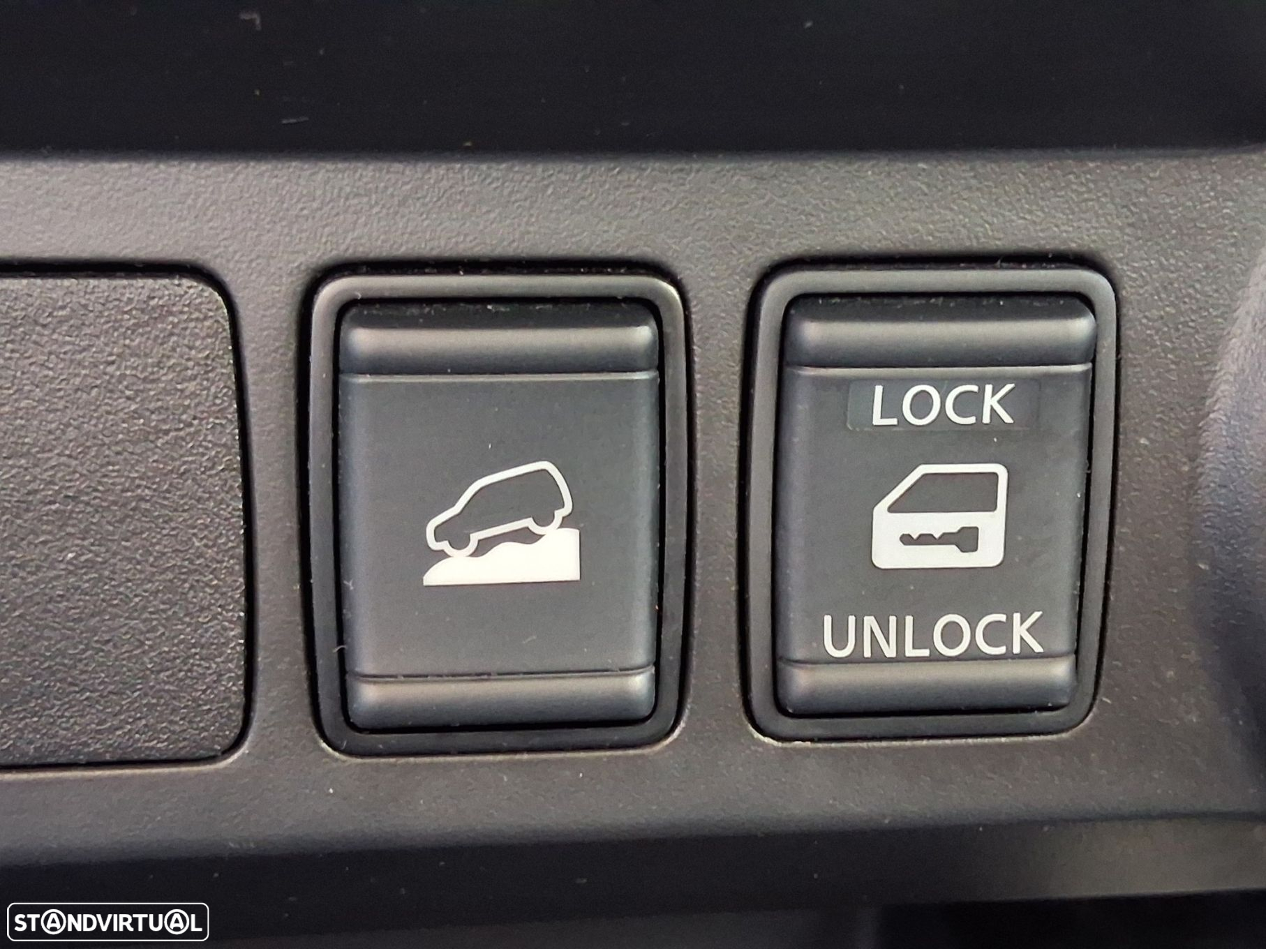 Nissan Navara 2.3 dCi CD 4WD N-Connecta Nav+Barras - 48