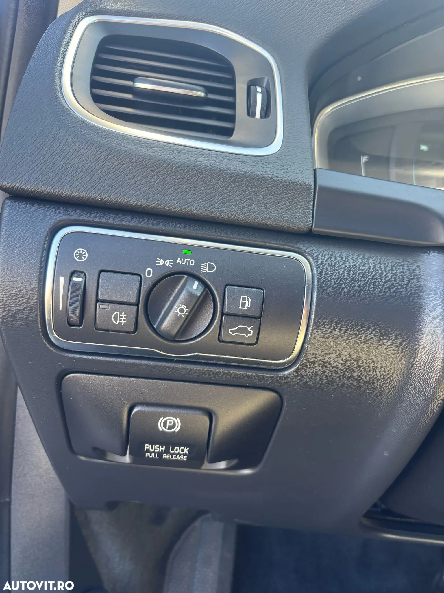 Volvo V60 D6 Plug-In-Hybrid AWD Geartronic Summum - 17