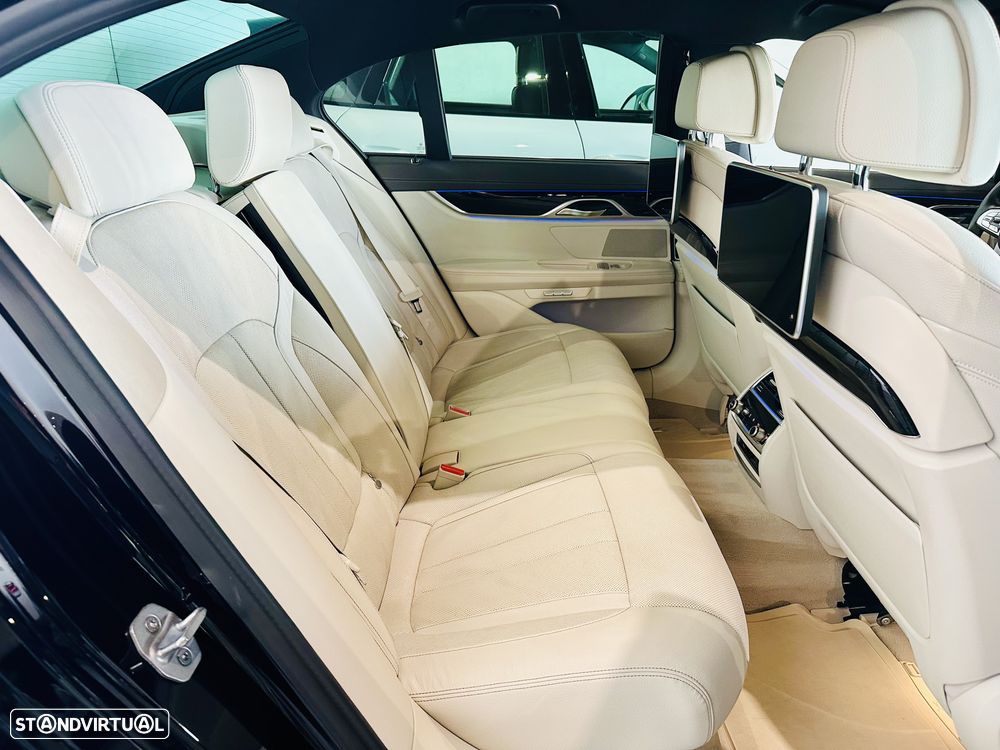 BMW 740 d xDrive Pack M - 36