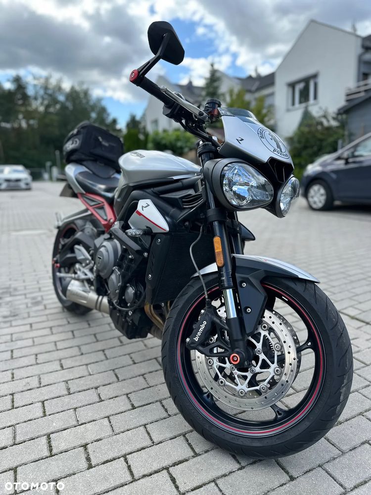 Triumph Street Triple - 1