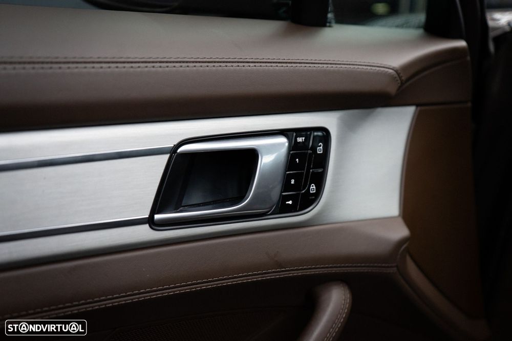 Porsche Panamera Sport Turismo 4 E-Hybrid - 25