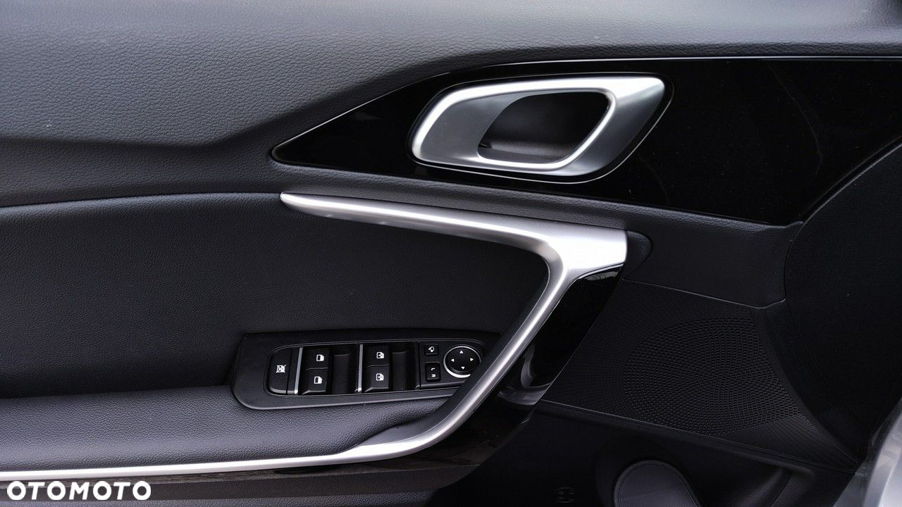 Kia Ceed - 8