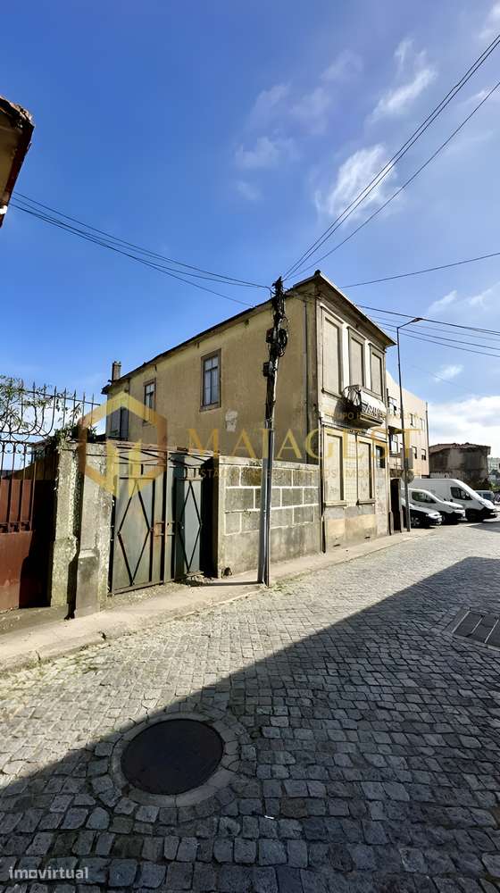 Moradia Independente com Terreno em Zona Central de São Mamede Infesta - Grande imagem: 3/35