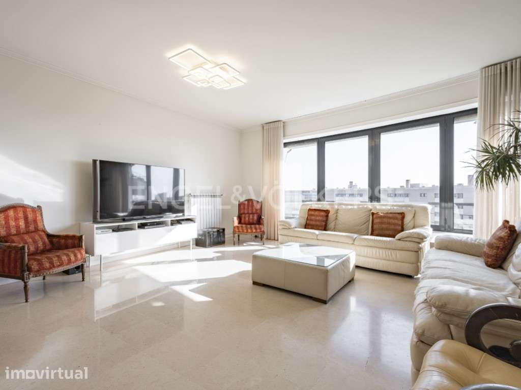 Exclusiva Penthouse T5 com Terraços Privativos e Vista Sobre Lisboa - Grande imagem: 2/30