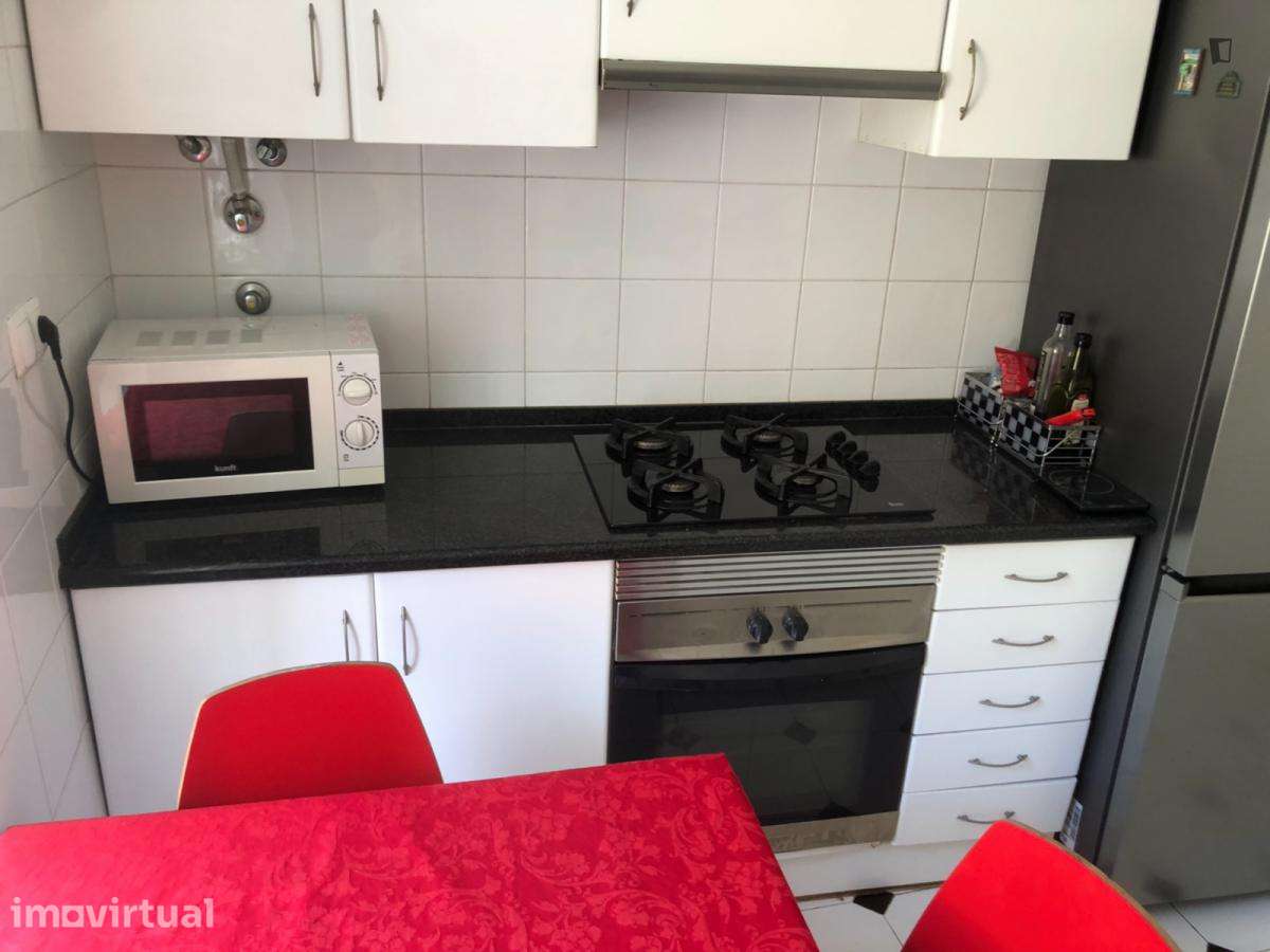 Quarto - localizado em Intendente Lisbon - Grande imagem: 4/29
