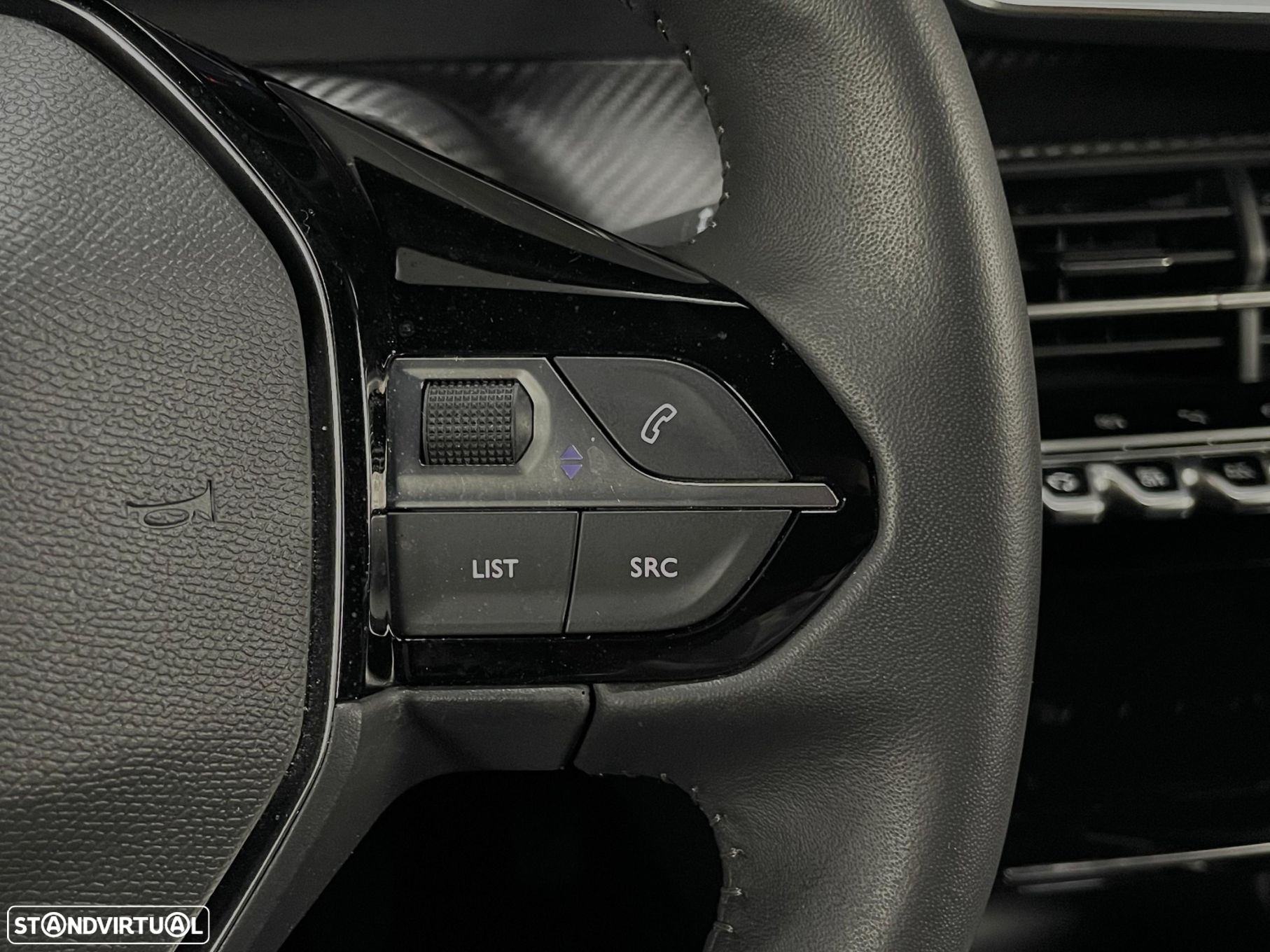 Peugeot 2008 1.2 PureTech Allure - 12