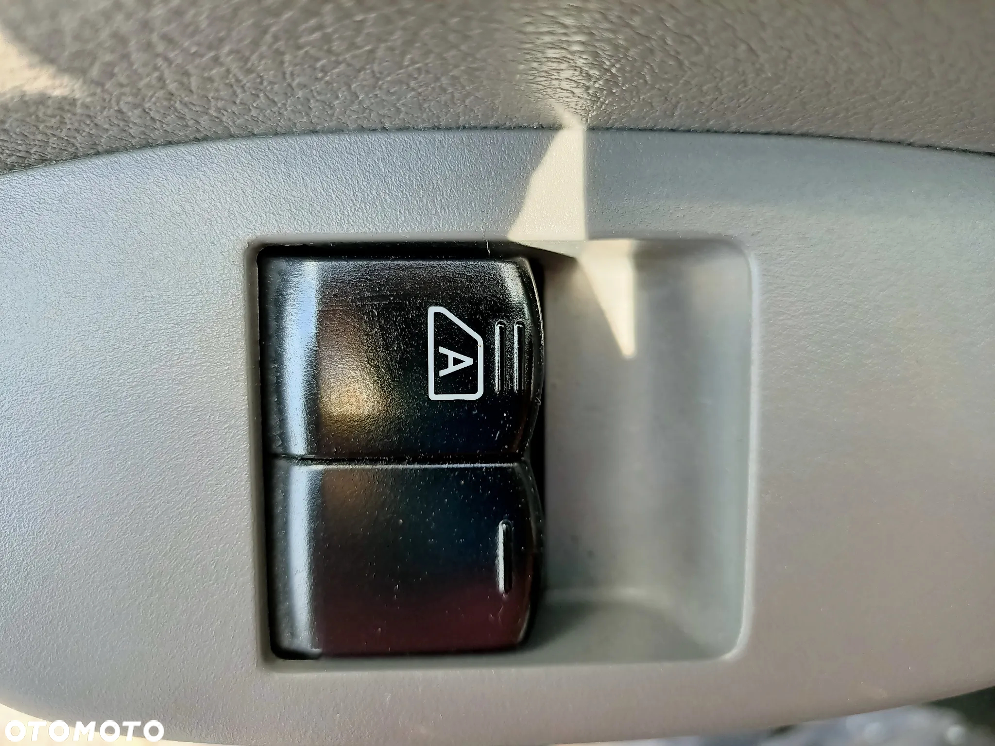 Nissan ENV 200 Maxi - 20