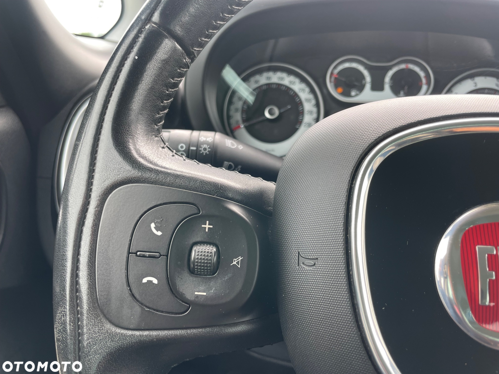 Fiat 500L 1.4 T-Jet 16V Urban Edition - 28