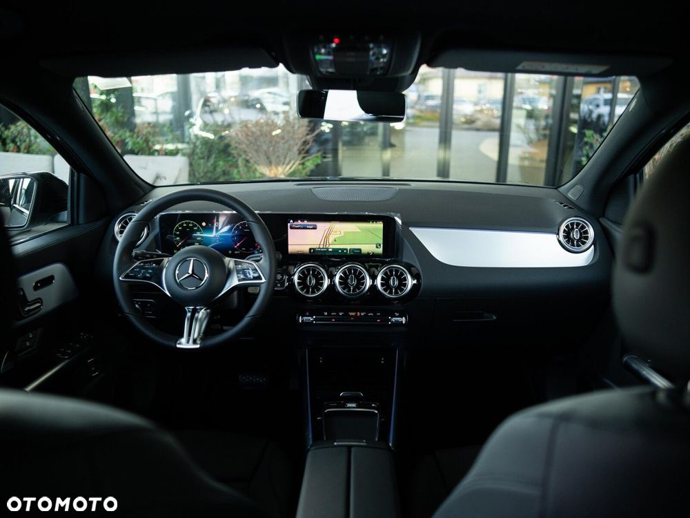 Mercedes-Benz GLA - 16