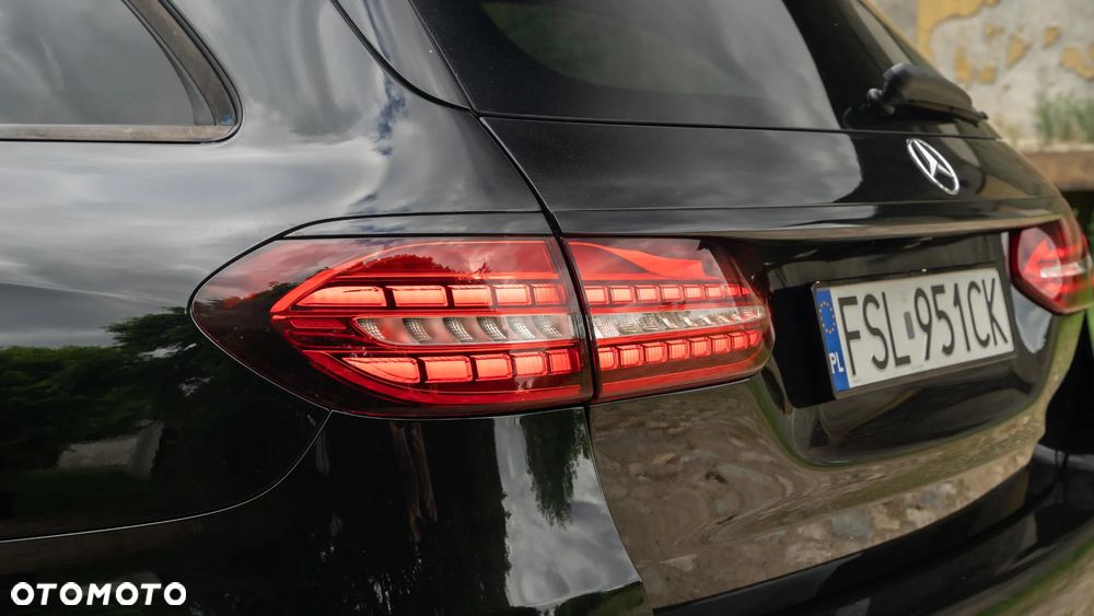 Mercedes-Benz Klasa E 300 9G-TRONIC AMG Line - 8