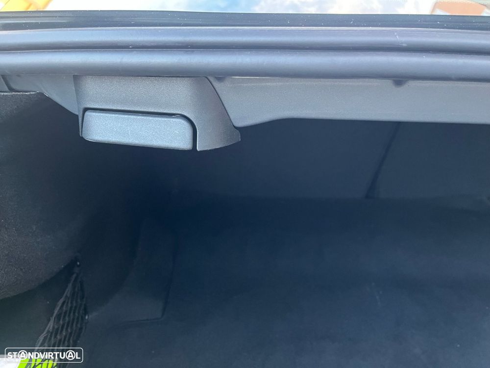 Mercedes-Benz E 250 CDi Avantgarde BlueEfficiency Auto - 24